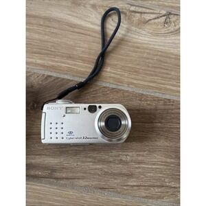 Sony Cybershot Camera w/ Case/charger & Dead Battery